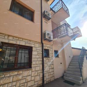 Pula. Zelenika! Samostojeća kuća! 50 metara do plaže! Pogled more!