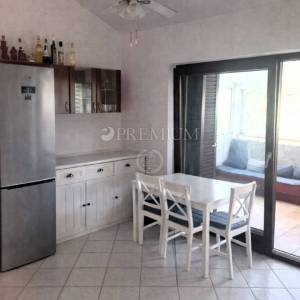 Punat, apartman s okućnicom, 500 m od mora!