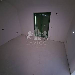 Radovin – samostojeća kuća i vrt, potrebno uređenje