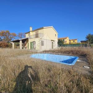 Radovin – samostojeća kuća i vrt, potrebno uređenje