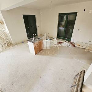 Radovin – samostojeća kuća i vrt, potrebno uređenje