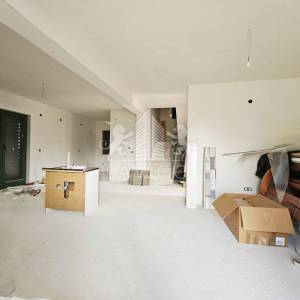 Radovin – samostojeća kuća i vrt, potrebno uređenje