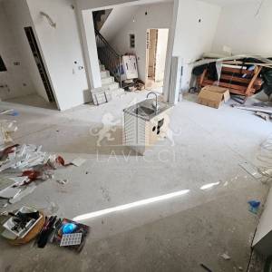 Radovin – samostojeća kuća i vrt, potrebno uređenje