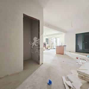 Radovin – samostojeća kuća i vrt, potrebno uređenje