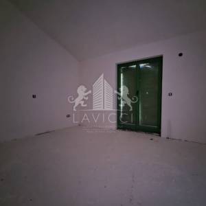 Radovin – samostojeća kuća i vrt, potrebno uređenje