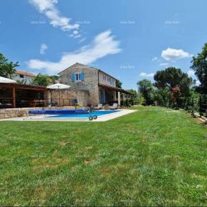 Renovirana istarska kamena kuća s bazenom