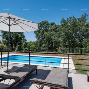 Renovirana istarska kamena kuća s bazenom