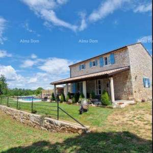 Renovirana istarska kamena kuća s bazenom