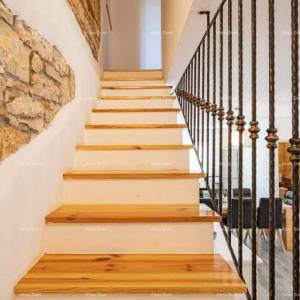 Renovirana istarska kamena kuća s bazenom