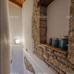 Renovirana istarska kamena kuća s bazenom