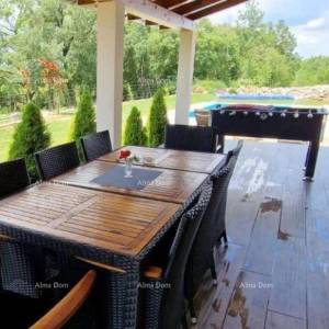 Renovirana istarska kamena kuća s bazenom