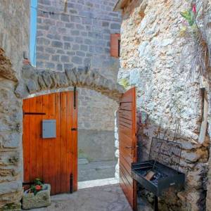 Renovirana kamena kuća u Pitvama