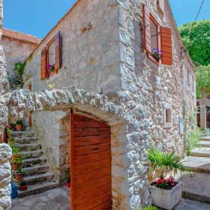 Renovirana kamena kuća u Pitvama