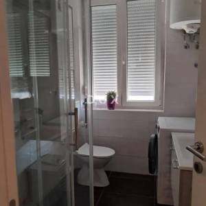 RIJEKA, CENTAR - funkcionalan i potpuno namješten 2-sobni stan u širem centru Rijeke idealan za život ili investiciju!