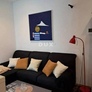 RIJEKA, CENTAR - funkcionalan i potpuno namješten 2-sobni stan u širem centru Rijeke idealan za život ili investiciju!