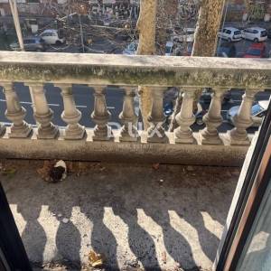 RIJEKA, CENTAR- stan na atraktivnoj lokaciji za dugoročni najam !