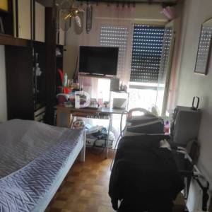 RIJEKA, DONJI ZAMET – funkcionalan 2S+DB stan s parkingom, loggiom i panoramskim pogledom!