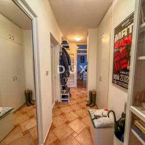 RIJEKA, G. VEŽICA - idealan stan s dvije spavaće sobe, balkon s pogledom na more, ODLIČNA ZGRADA