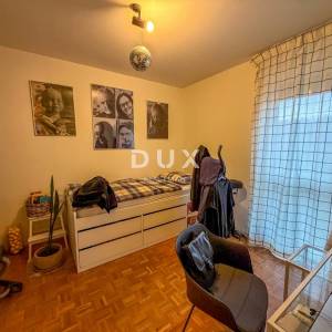 RIJEKA, G. VEŽICA - idealan stan s dvije spavaće sobe, balkon s pogledom na more, ODLIČNA ZGRADA