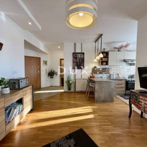 RIJEKA, GORNJI ZAMET - Kompletno novouređeni 3S+DB s pogledom na more!