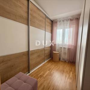 RIJEKA, GORNJI ZAMET - Kompletno novouređeni 3S+DB s pogledom na more!