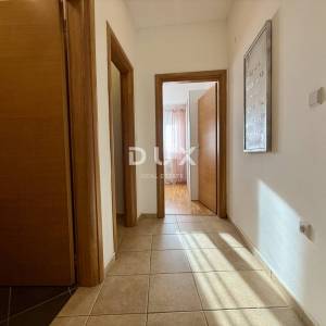 RIJEKA, GORNJI ZAMET - Kompletno novouređeni 3S+DB s pogledom na more!