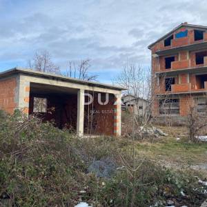 RIJEKA, KASTAV - samostojeća kuća s pogledom na more + garaža + velika okućnica! PRILIKA!