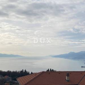 RIJEKA, KASTAV - samostojeća kuća s pogledom na more + garaža + velika okućnica! PRILIKA!