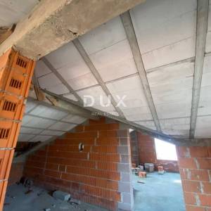 RIJEKA, KASTAV - samostojeća kuća s pogledom na more + garaža + velika okućnica! PRILIKA!