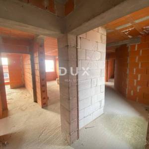 RIJEKA, KASTAV - samostojeća kuća s pogledom na more + garaža + velika okućnica! PRILIKA!