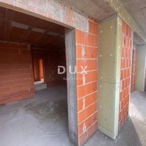 RIJEKA, KASTAV - samostojeća kuća s pogledom na more + garaža + velika okućnica! PRILIKA!