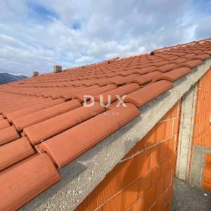 RIJEKA, KASTAV - samostojeća kuća s pogledom na more + garaža + velika okućnica! PRILIKA!