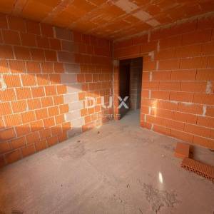 RIJEKA, KASTAV - samostojeća kuća s pogledom na more + garaža + velika okućnica! PRILIKA!