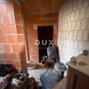 RIJEKA, KASTAV - samostojeća kuća s pogledom na more + garaža + velika okućnica! PRILIKA!