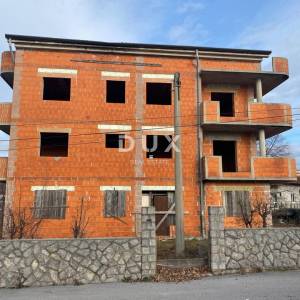 RIJEKA, KASTAV - samostojeća kuća s pogledom na more + garaža + velika okućnica! PRILIKA!