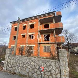 RIJEKA, KASTAV - samostojeća kuća s pogledom na more + garaža + velika okućnica! PRILIKA!