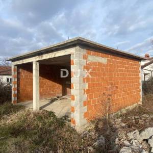 RIJEKA, KASTAV - samostojeća kuća s pogledom na more + garaža + velika okućnica! PRILIKA!