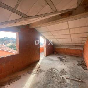 RIJEKA, KASTAV - samostojeća kuća s pogledom na more + garaža + velika okućnica! PRILIKA!