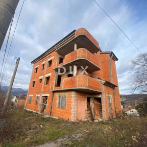 RIJEKA, KASTAV - samostojeća kuća s pogledom na more + garaža + velika okućnica! PRILIKA!