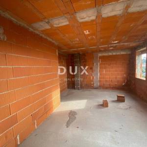 RIJEKA, KASTAV - samostojeća kuća s pogledom na more + garaža + velika okućnica! PRILIKA!