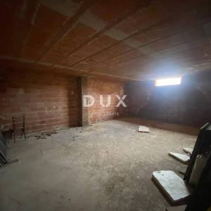 RIJEKA, KASTAV - samostojeća kuća s pogledom na more + garaža + velika okućnica! PRILIKA!