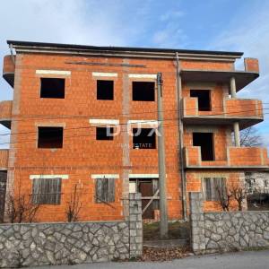 RIJEKA, KASTAV - samostojeća kuća s pogledom na more + garaža + velika okućnica! PRILIKA!