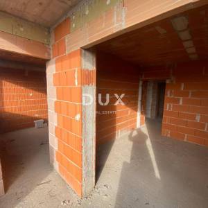 RIJEKA, KASTAV - samostojeća kuća s pogledom na more + garaža + velika okućnica! PRILIKA!