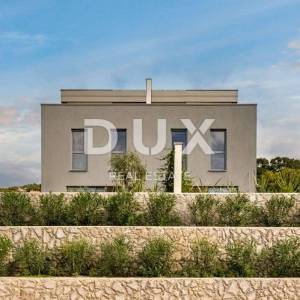 RIJEKA, KOSTRENA - ekskluzivna dvojna kuća s jacuzzijem - novogradnja s panoramskim pogledom na more! PRILIKA!