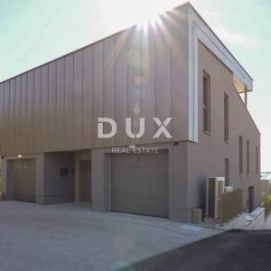 RIJEKA, KOSTRENA - ekskluzivan stan s jacuzzijem - novogradnja s panoramskim pogledom na more! PRILIKA!