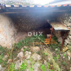 RIJEKA, KOSTRENA - samostojeća kuća + okućnica s parkingom i pogledom na more! PRILIKA!