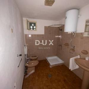 RIJEKA, KOSTRENA - samostojeća kuća + okućnica s parkingom i pogledom na more! PRILIKA!