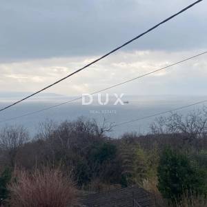 RIJEKA, KOSTRENA - samostojeća kuća + okućnica s parkingom i pogledom na more! PRILIKA!