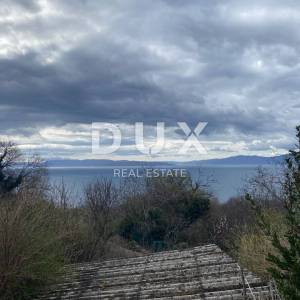 RIJEKA, KOSTRENA - samostojeća kuća + okućnica s parkingom i pogledom na more! PRILIKA!