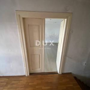 RIJEKA, KOSTRENA - samostojeća kuća + okućnica s parkingom i pogledom na more! PRILIKA!